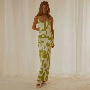 セクシーなニットボディコンドレス女性のためのノースリーブスパゲッティストラップカットアウトマキシドレス背中の開いた Y2K 夏のビーチドレス