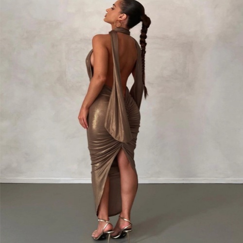 適切なロングイブニングドレスで永続的な印象を残しましょう